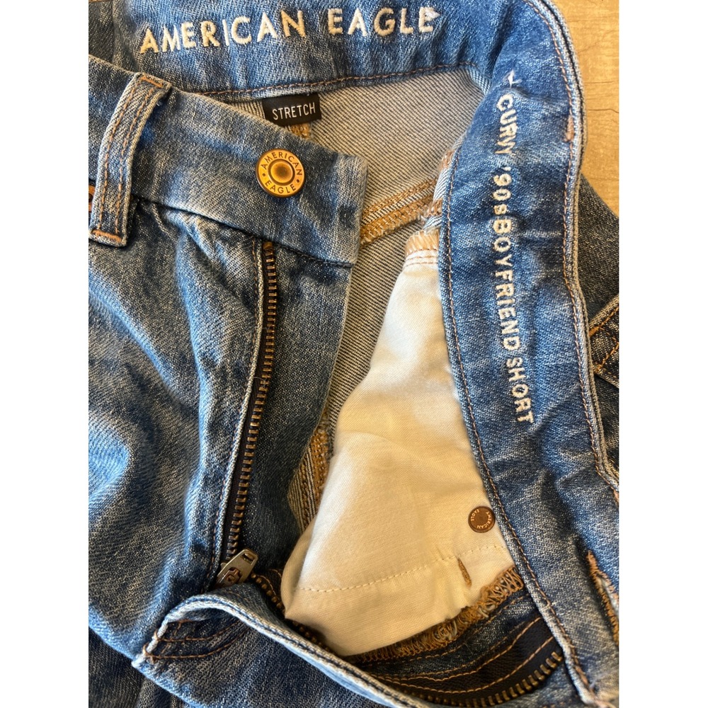 American Eagle Curvy 90s Boyfriend Short Distressed Denim‎ Medium Wash Stretch